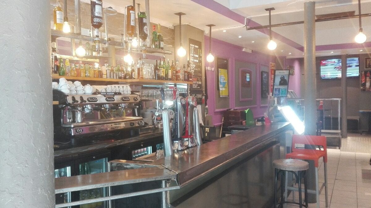 Abribus 38 Bar PMU, photo 2