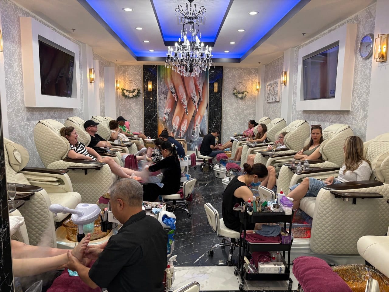 The World Nails Bar