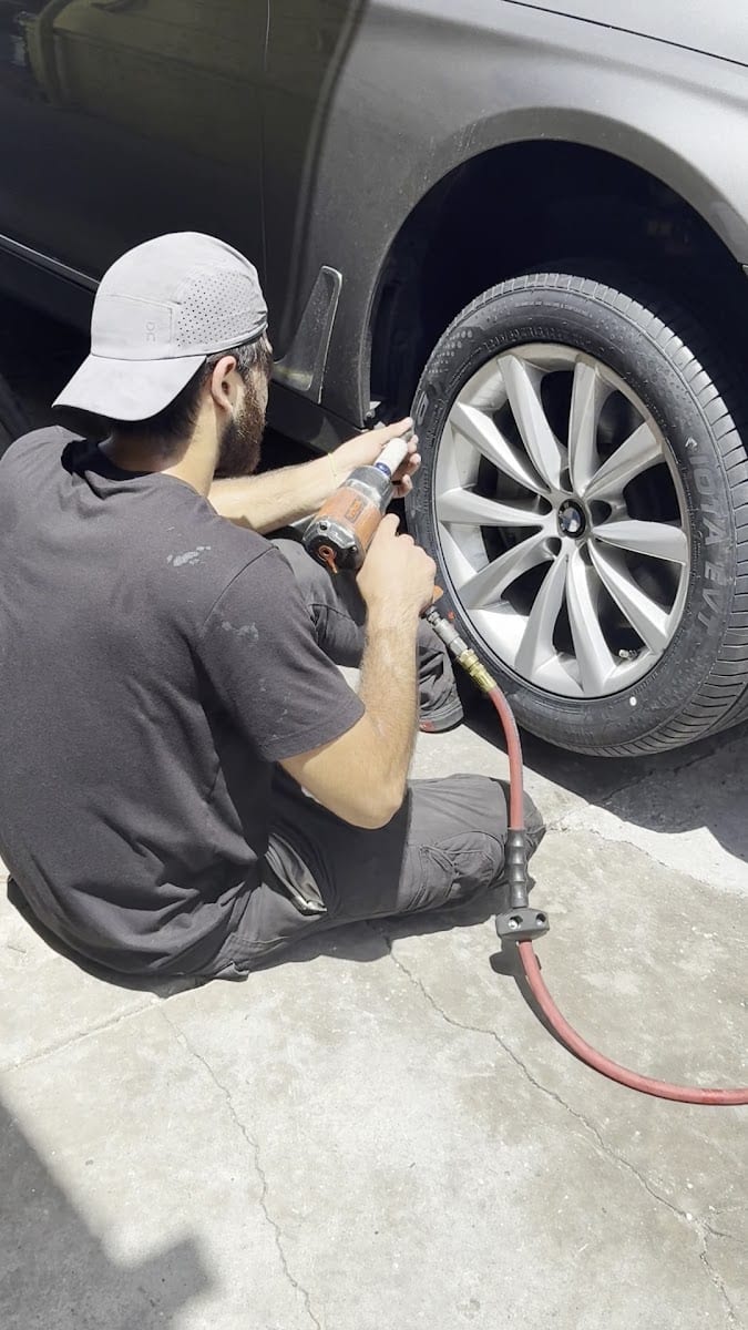 J&R Tire Shop, photo 3