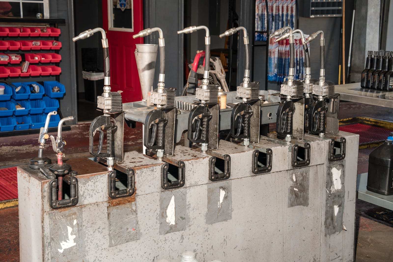 Captain's Drive Thru Oil Change, photo 4