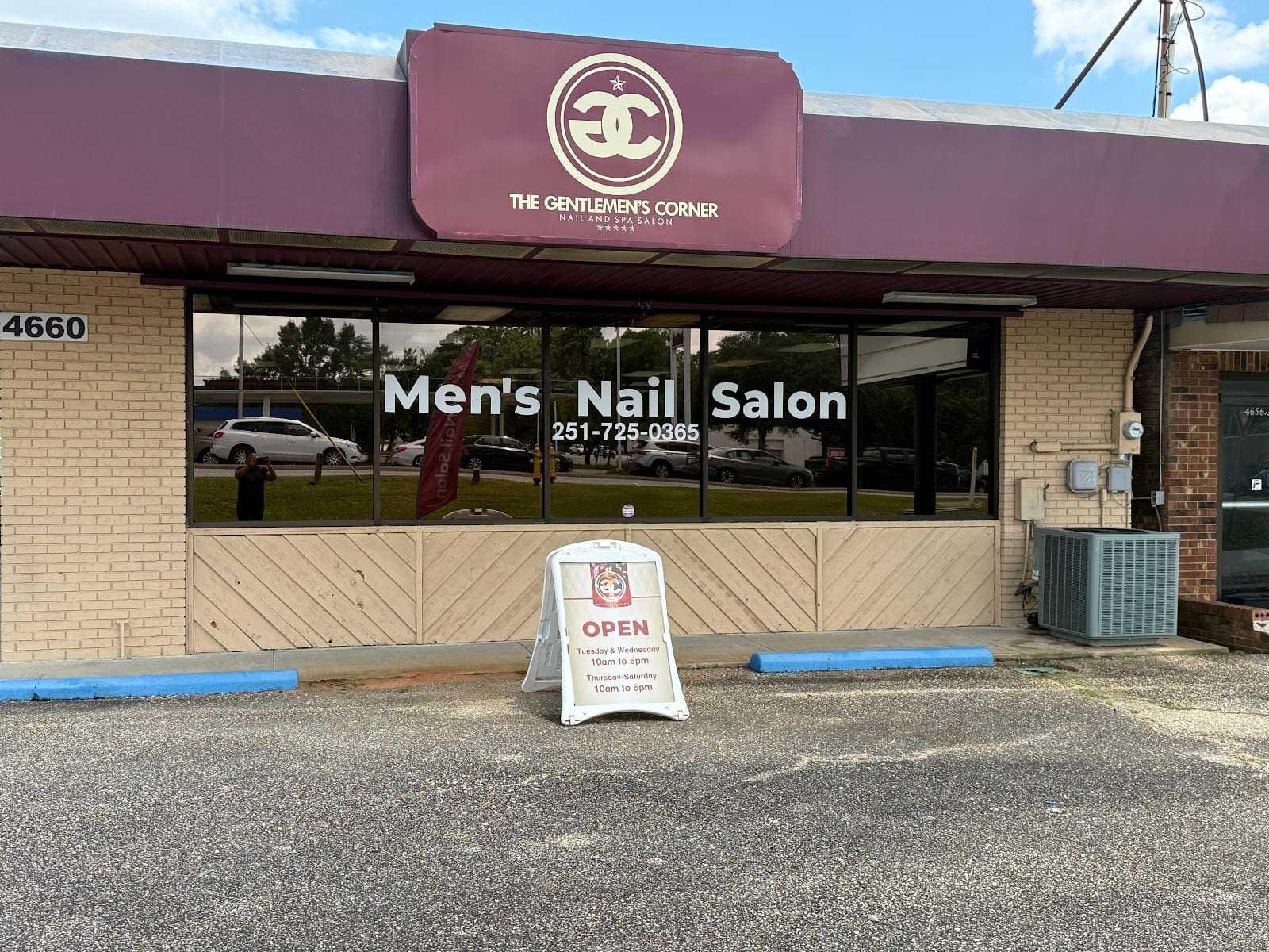 The Gentlemen's Corner Nail & Spa Salon, photo 2