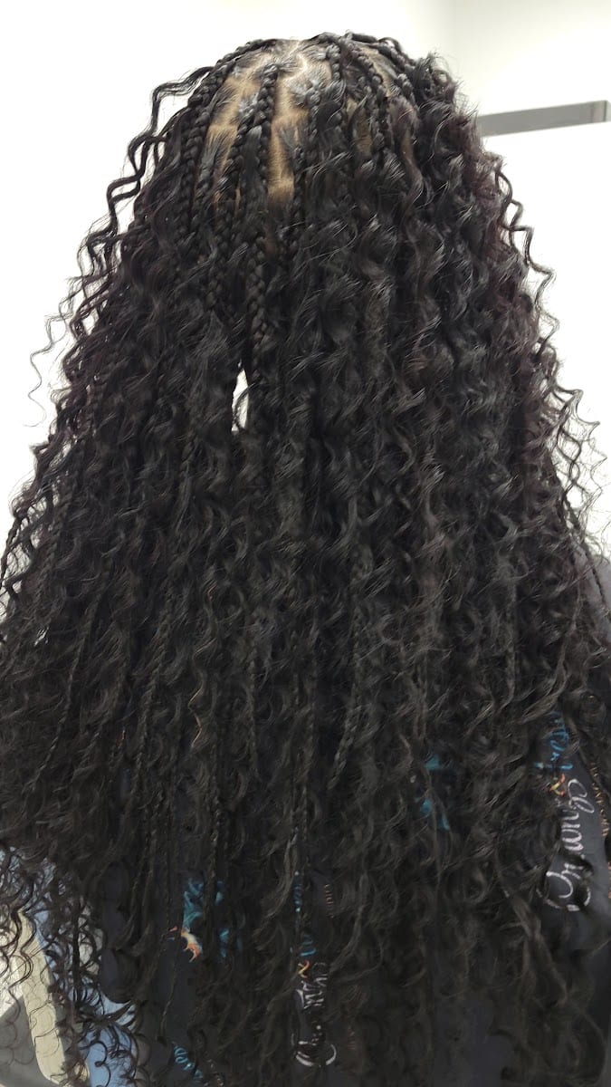 CROWNZ & TRESSES Lashes, Brows, Bundles, Closures, Sew Ins, Wig Installs, Silk Press, Knotless, Locs & More, photo 3