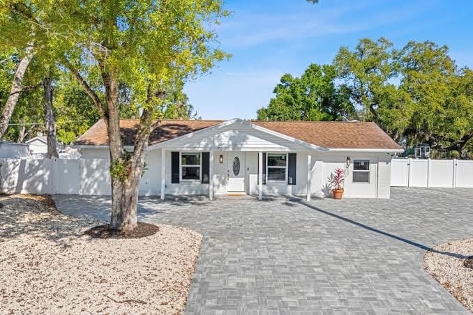 Heated Pool 3bdr 2bth Close to Downtown