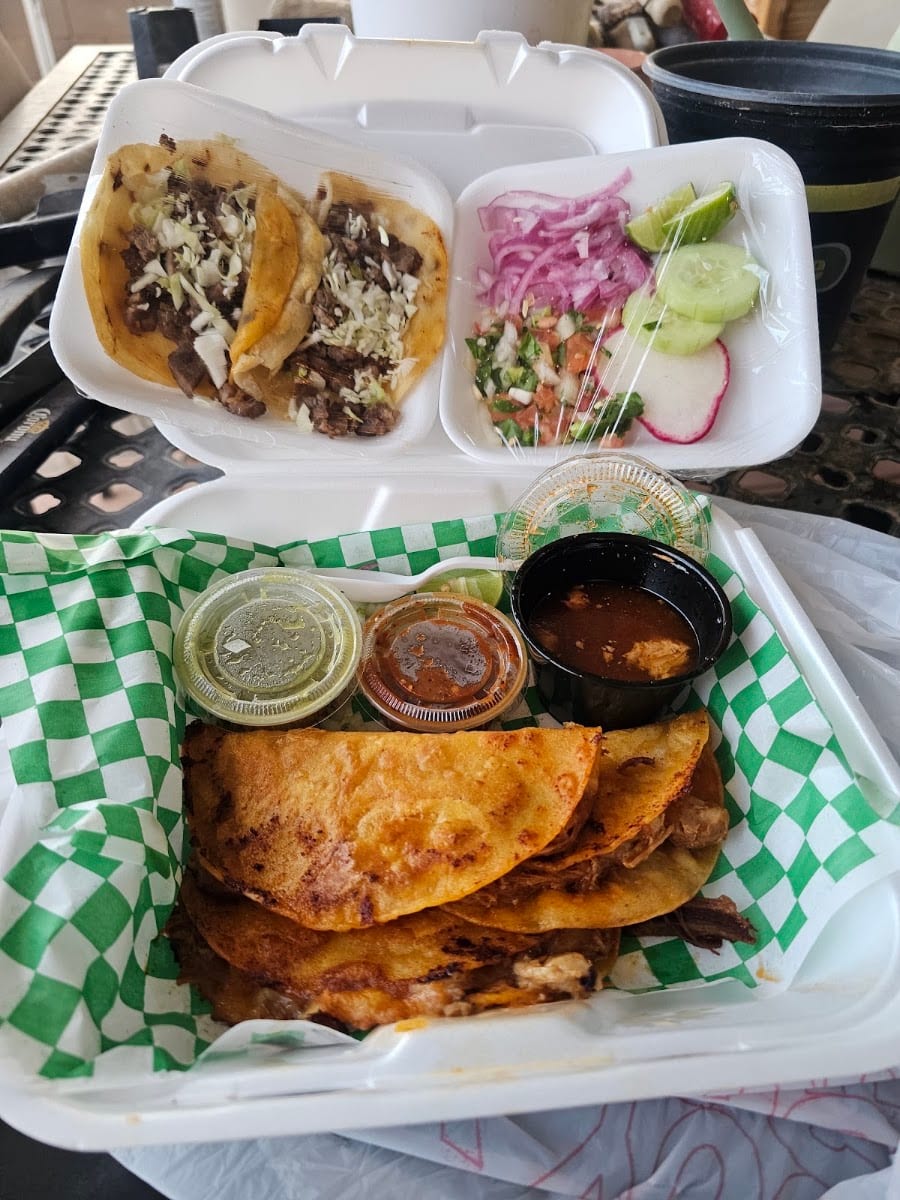 Tacos y Hot Dogs El Giro