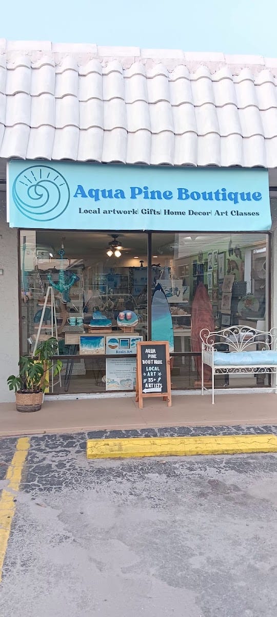 Aqua Pine Boutique and resin studio, photo 2
