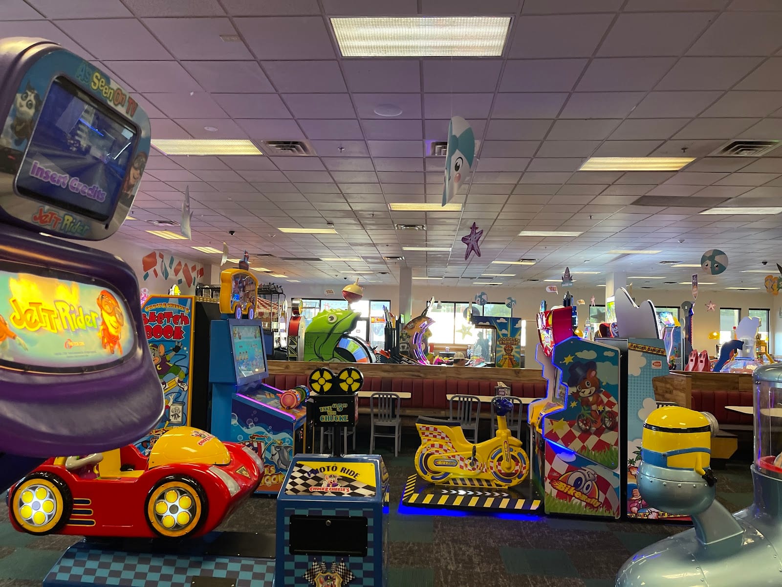Chuck E. Cheese, photo 2