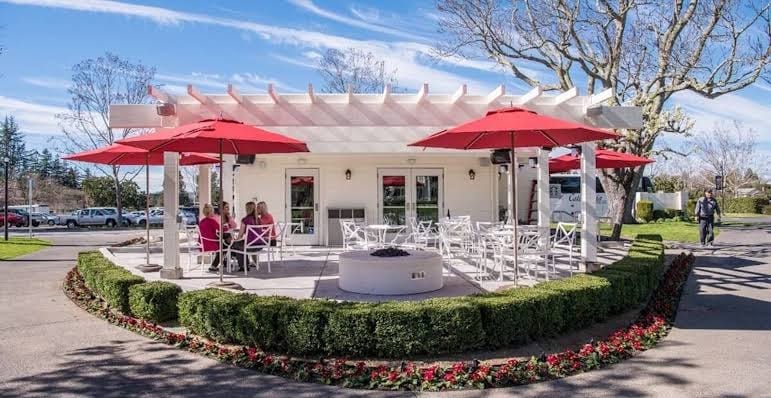 Indulge Yourself in Amazing Amenities! Outdoor Pool, Golf Course, FREE Parking!