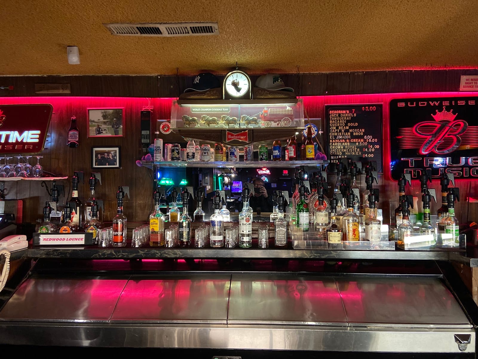 Redwood Lounge
