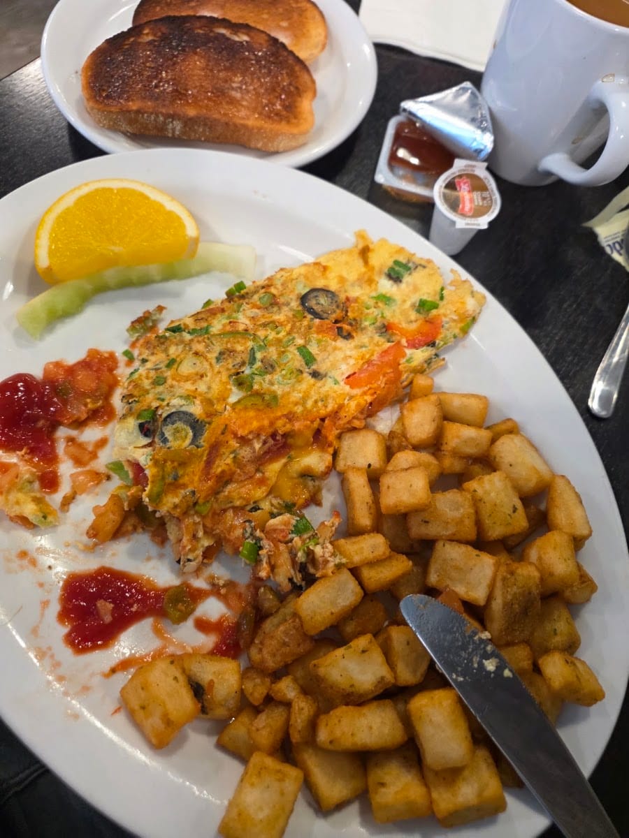 Toast Breakfast & Lunch Sherwood Park, photo 3