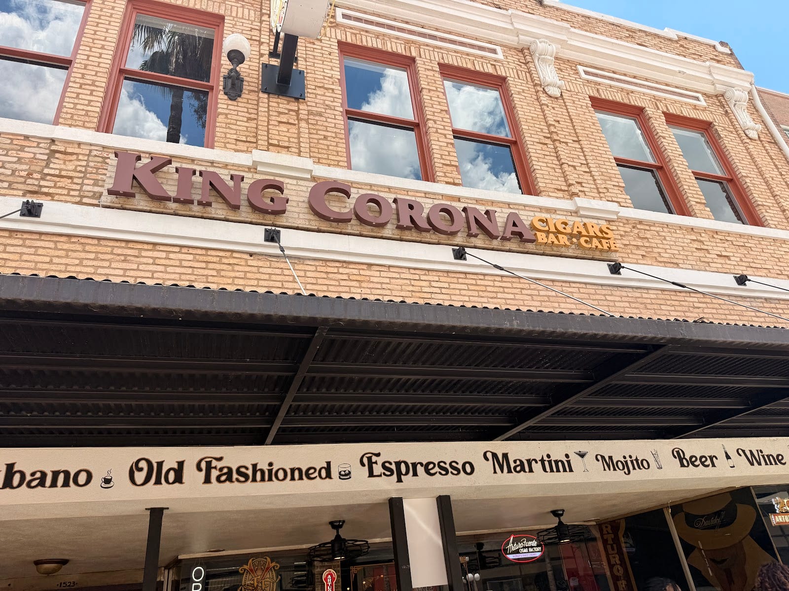 King Corona Cigars Bar And Cafe, photo 2