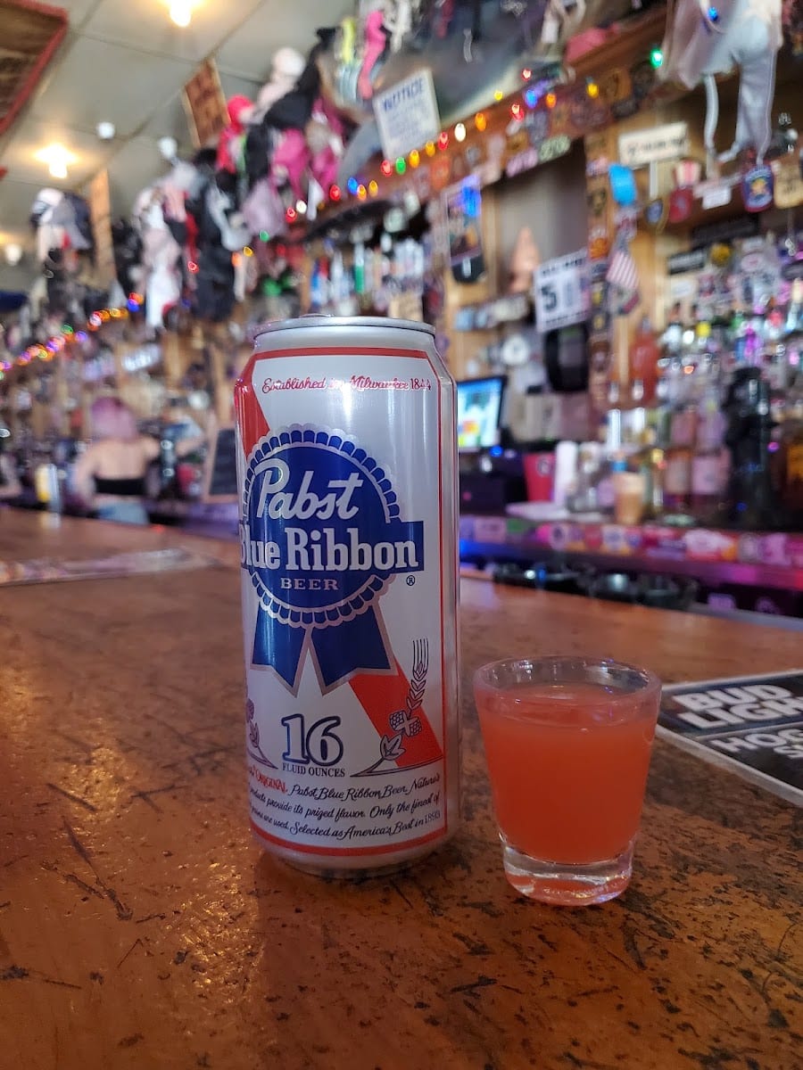 Hogs & Heifers Saloon