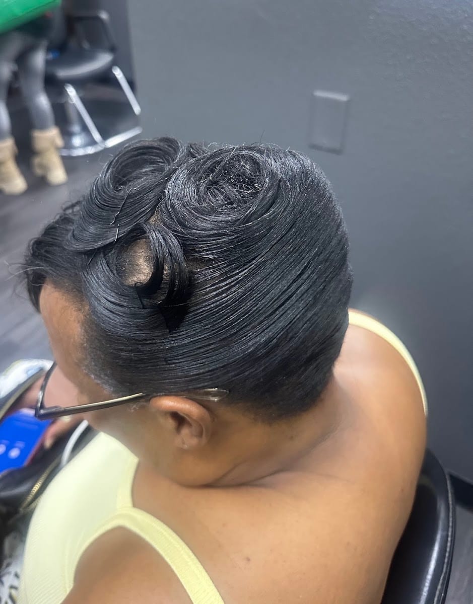 Claudia B. Extensions-Candy Curl Specialist