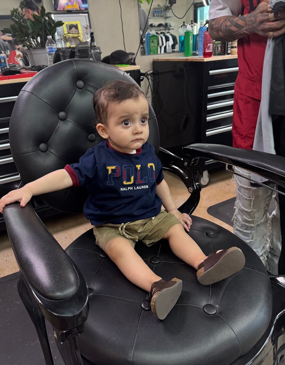 Affluent Barbers, photo 3