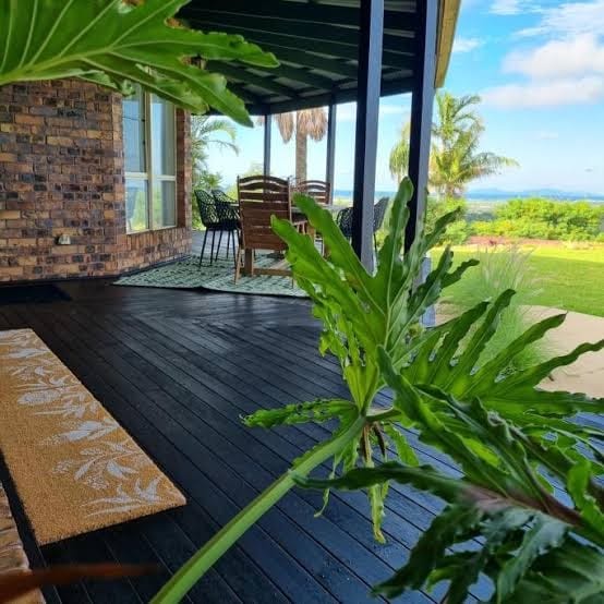Doug's Place - Spectacular Views + Tennis Court