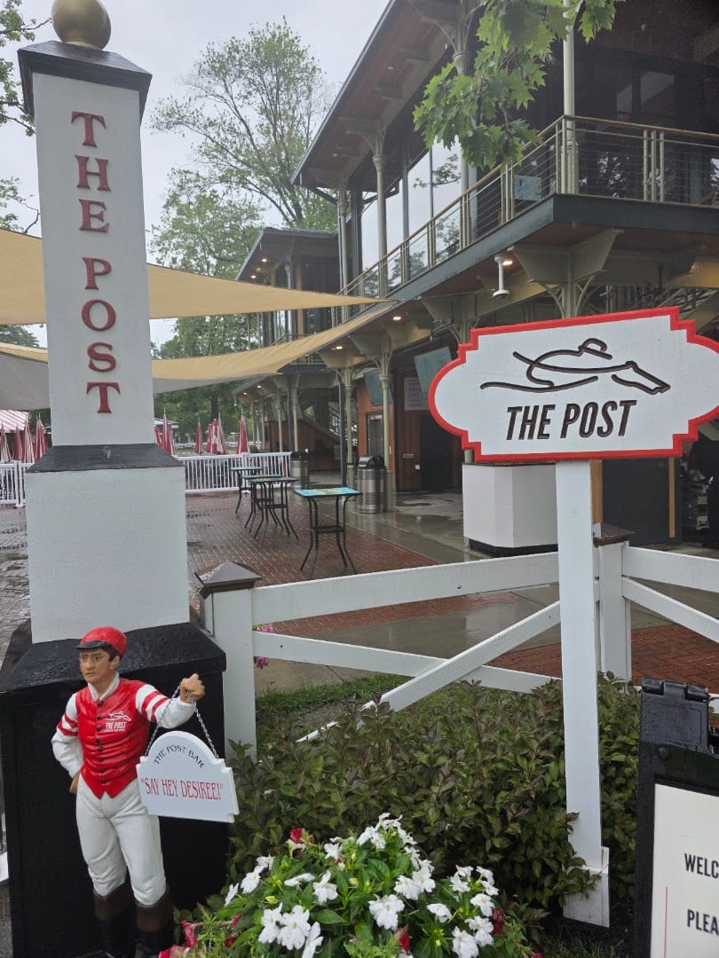 Post Bar at Saratoga Race Course, photo 2