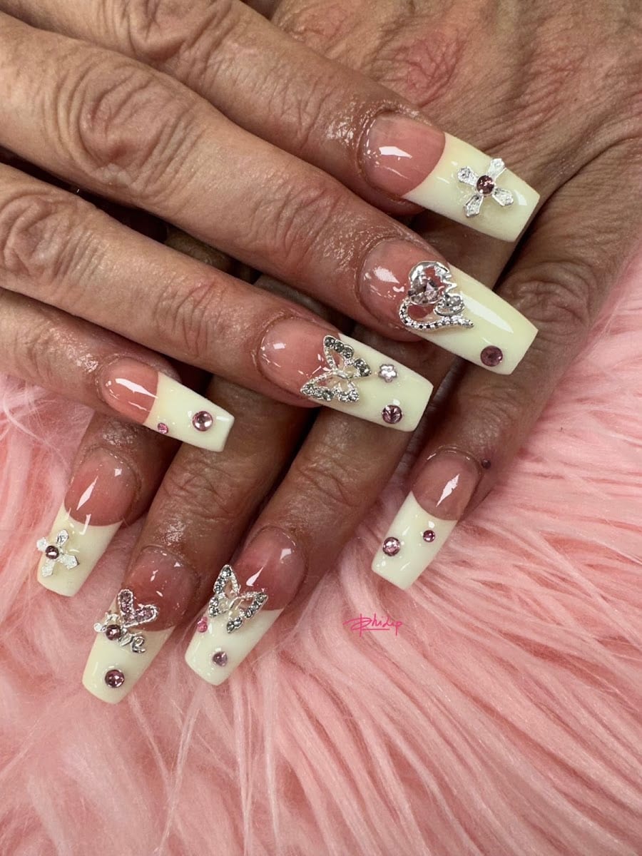 PT NAIL SPA