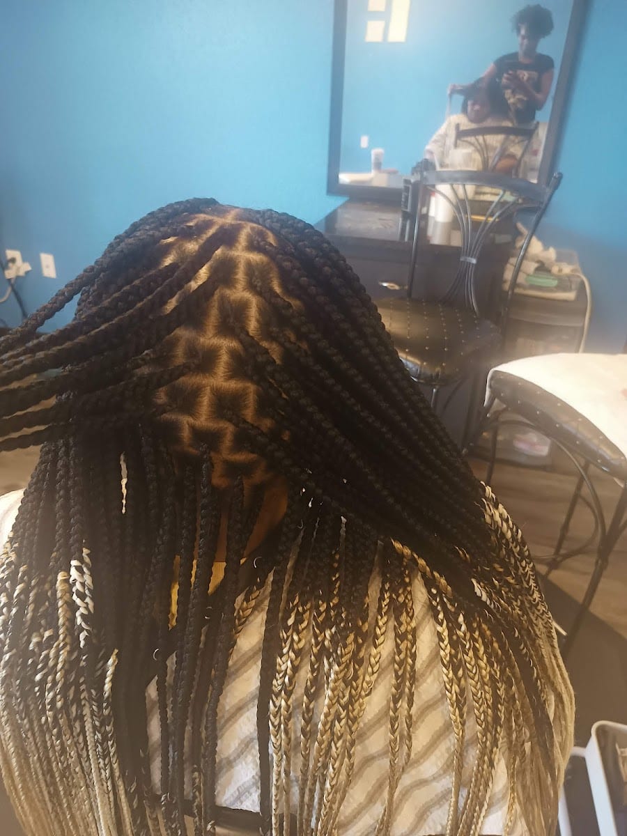New Star African Hair Braiding, photo 3