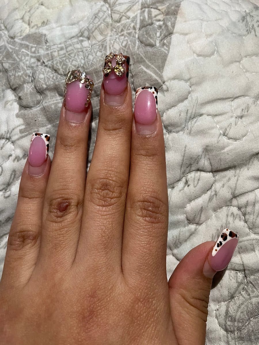 Keniaโs Glam Studio