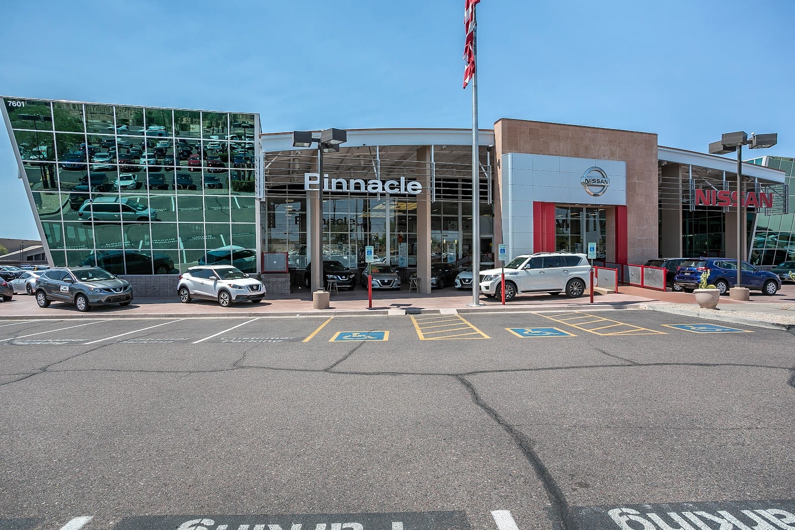 Pinnacle Nissan, photo 2