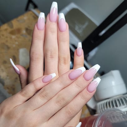 Nails by Lin