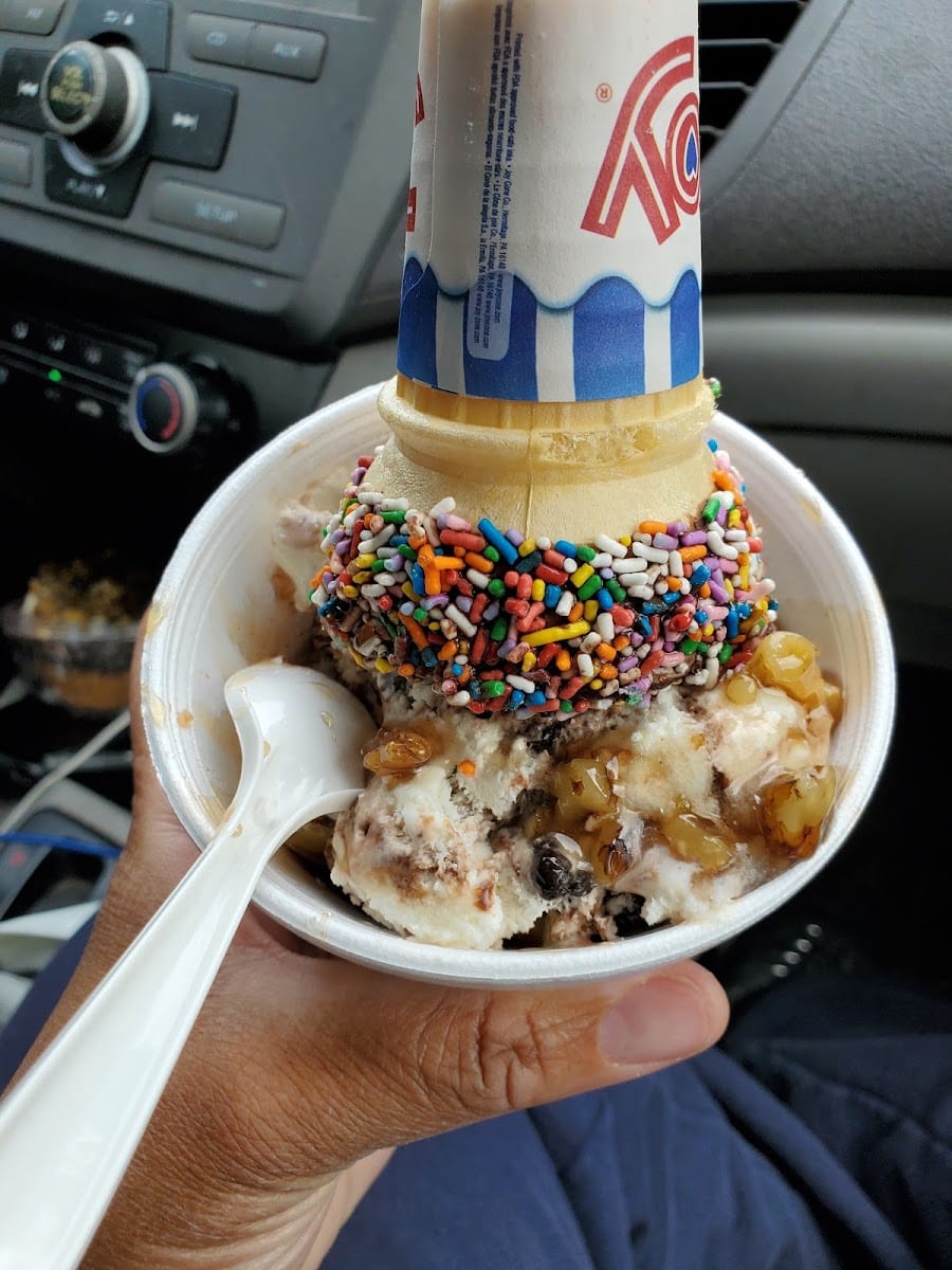 Sundae's Ice Cream Parlor, photo 2