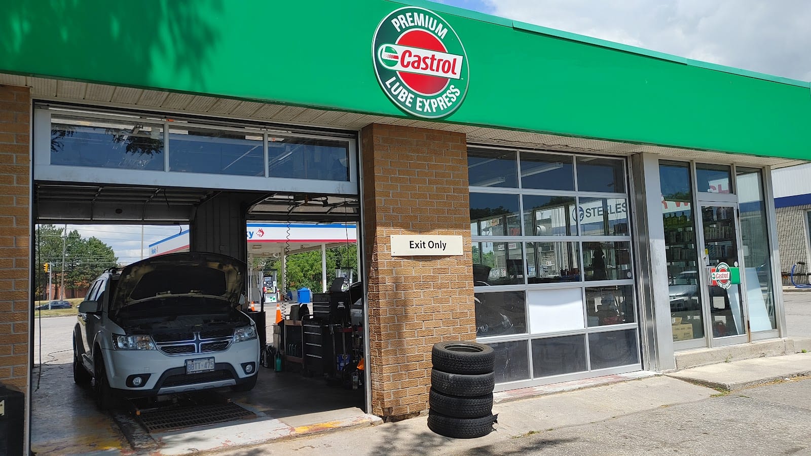 Castrol Express Oil Change, photo 3