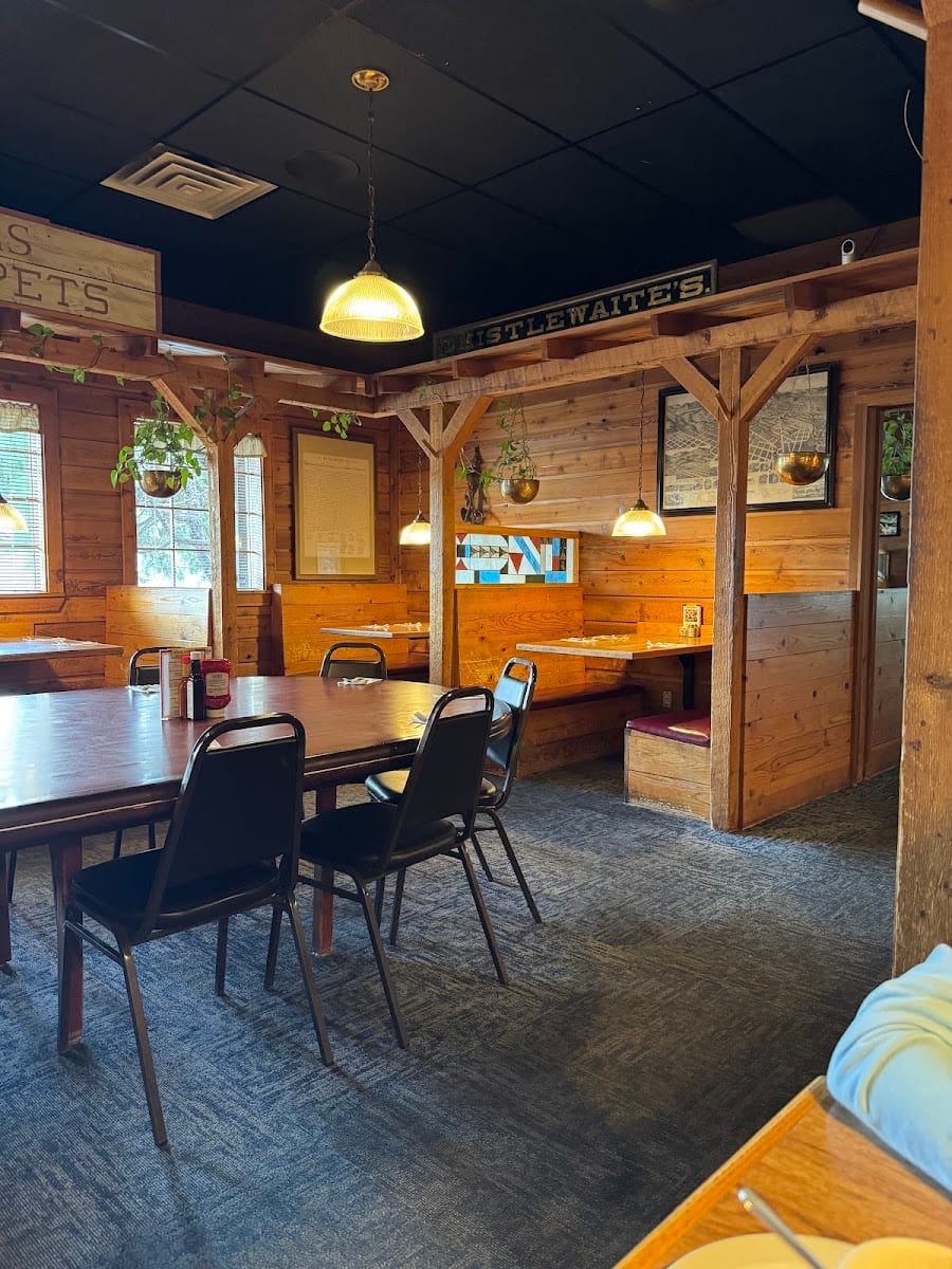 Overland Express | Restaurant and Lounge