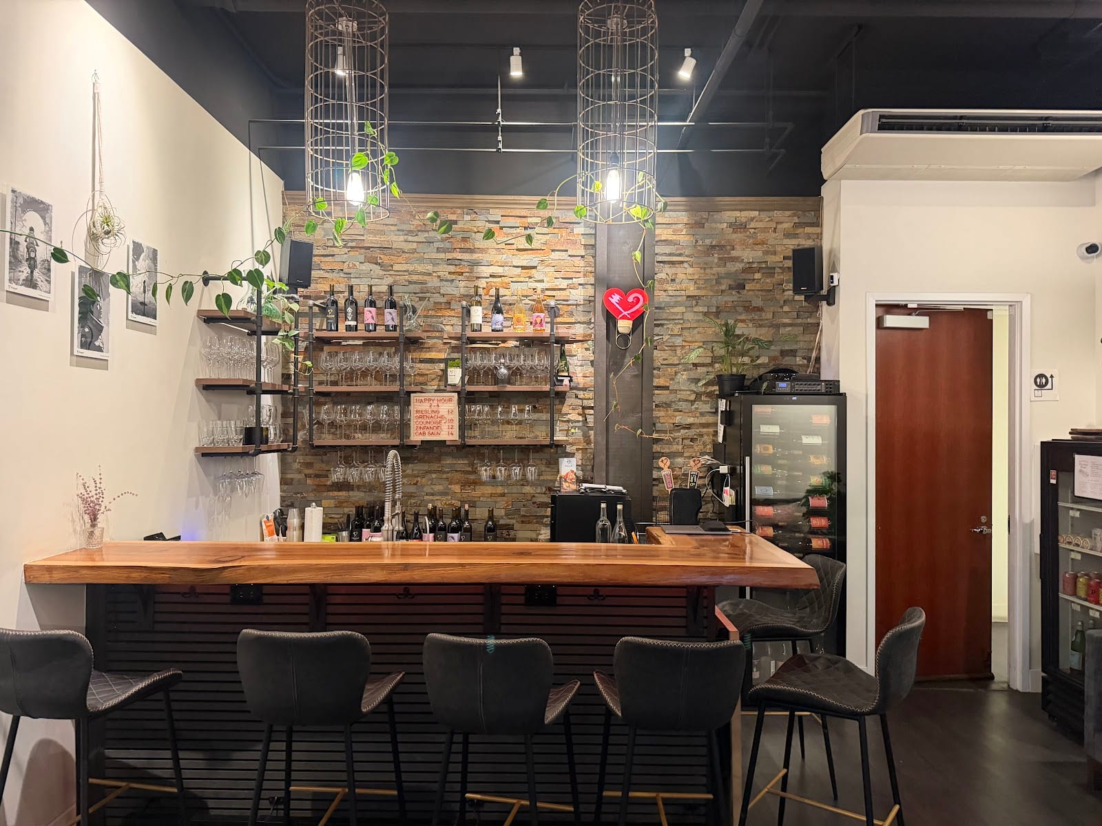 No Love Lost Wine Co., photo 3