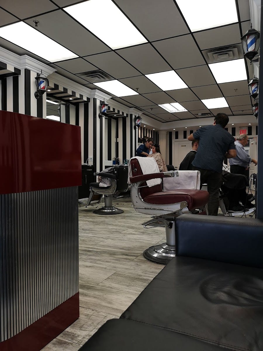 Black and White Barbers, photo 4