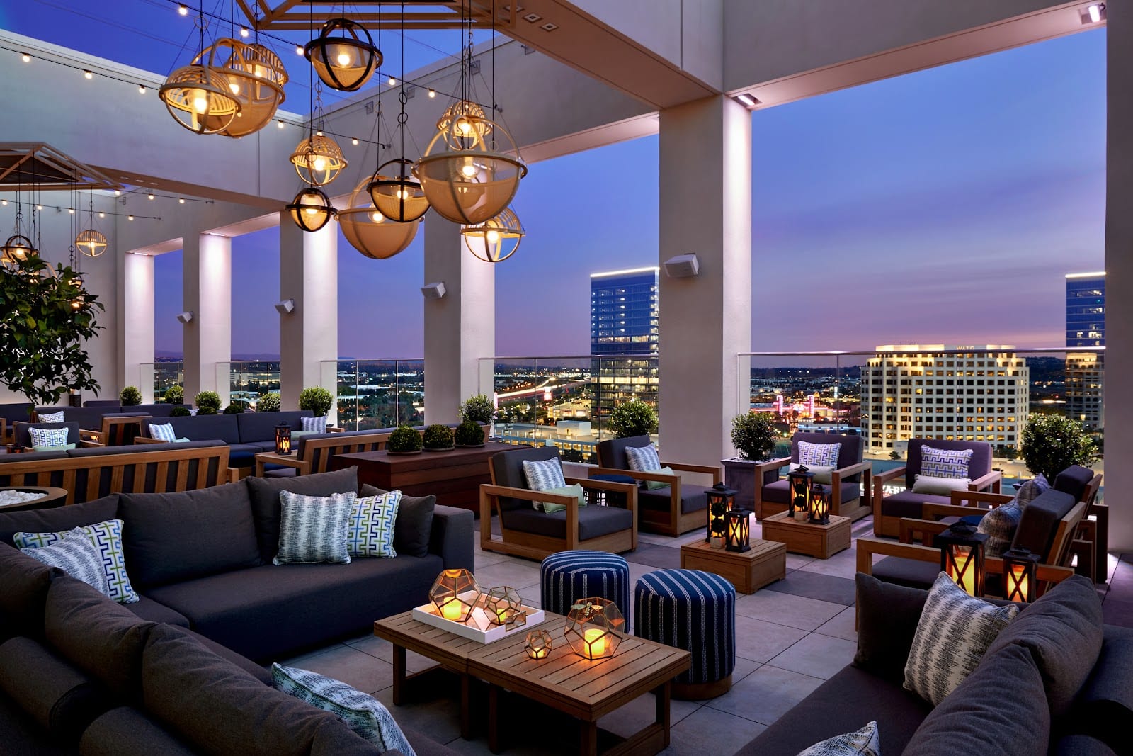 Hive and Honey Rooftop Bar, photo 2