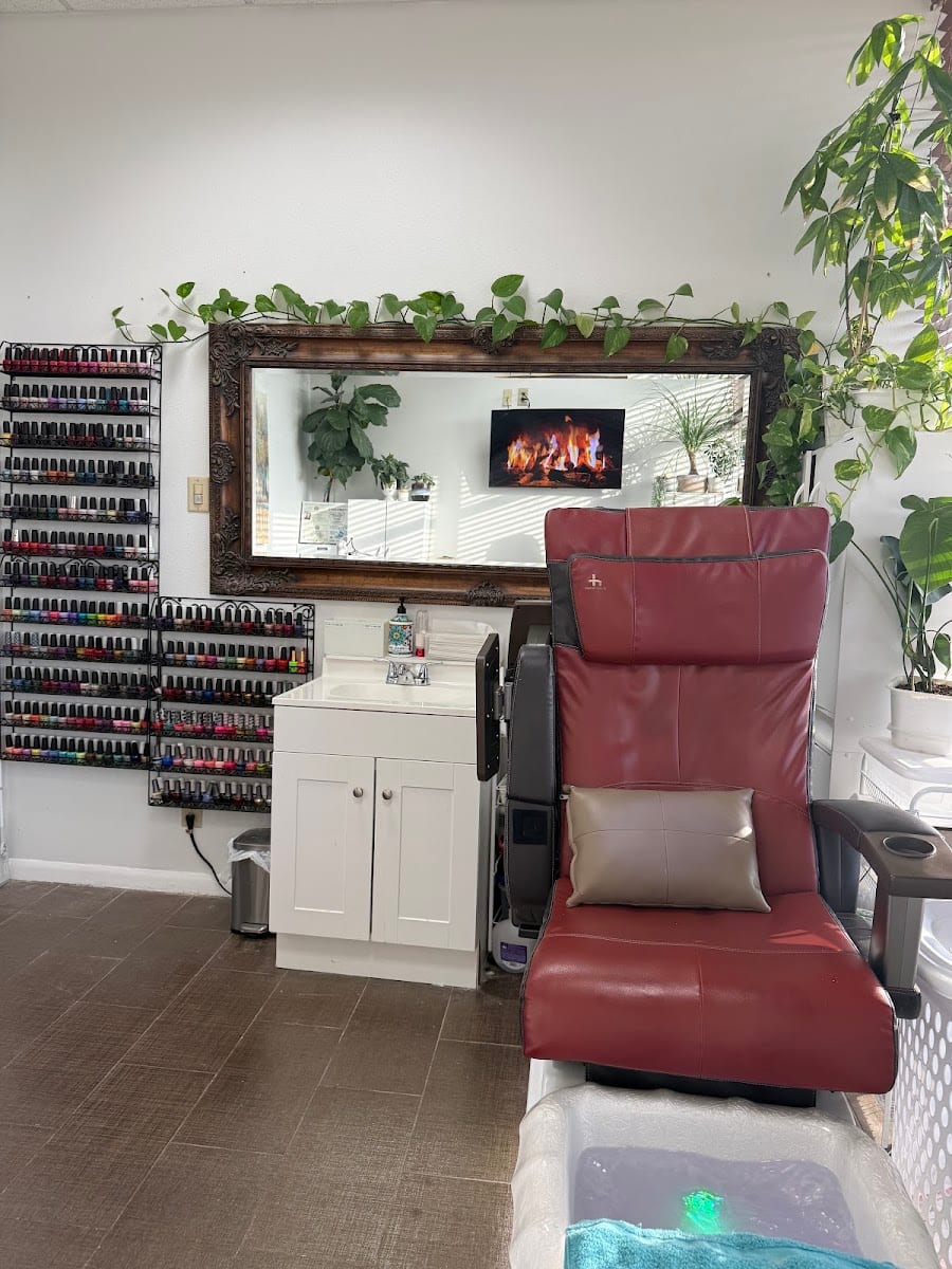 Helen’s Nail Salon, photo 2