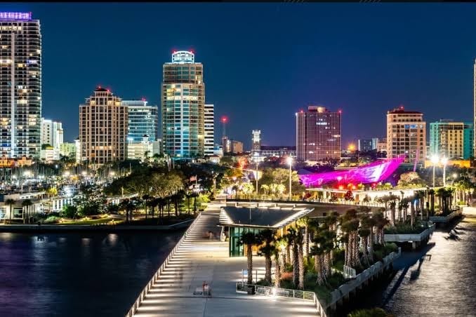 1.5 mi to Bucs Stadium-Close to Airport-Arcade-Dog Friendly-2 King Beds-Fire Pit, photo 2