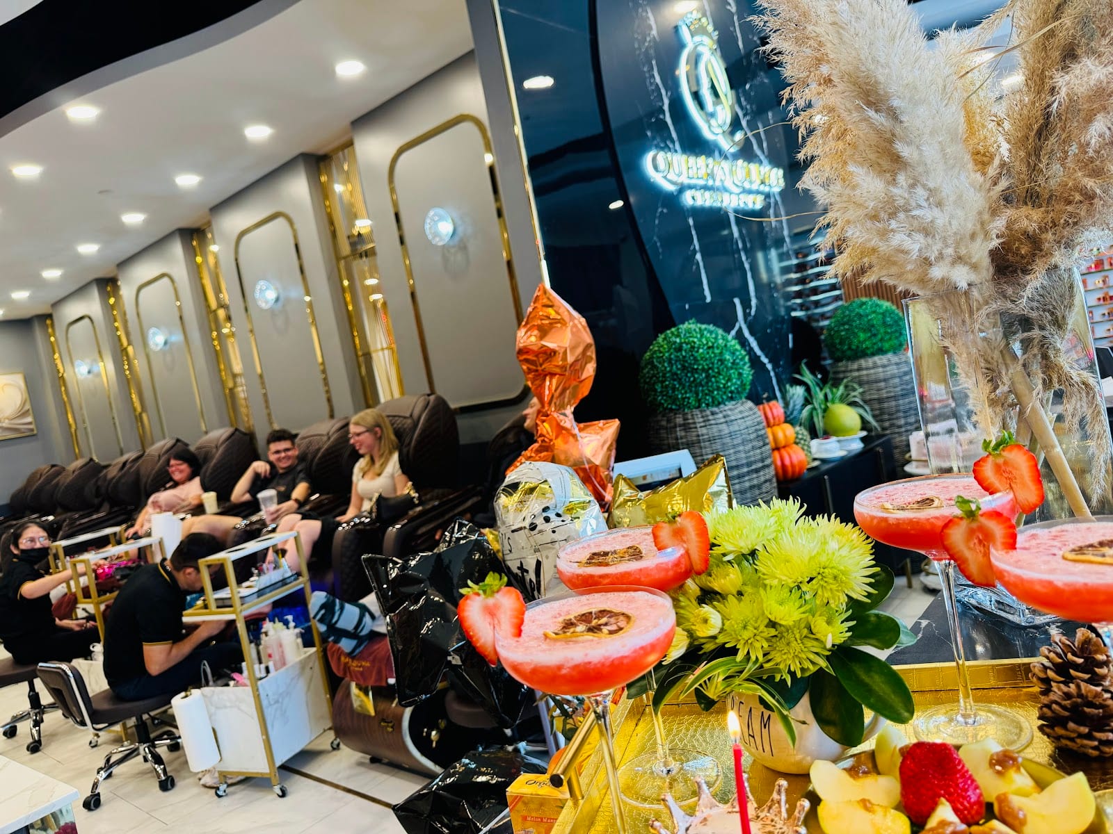 Queen's Lounge Glenbrook