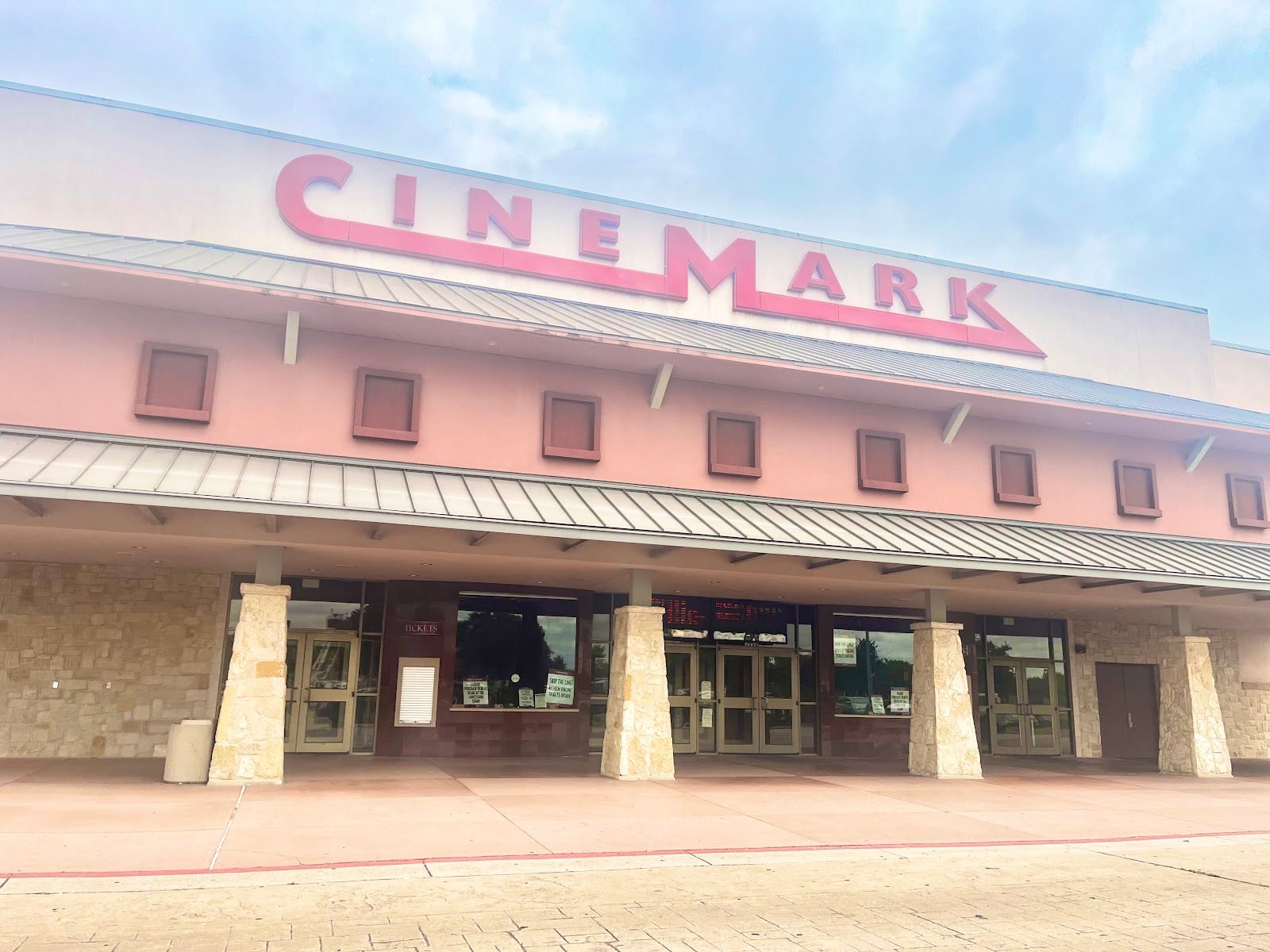 Cinemark Round Rock 14, photo 2