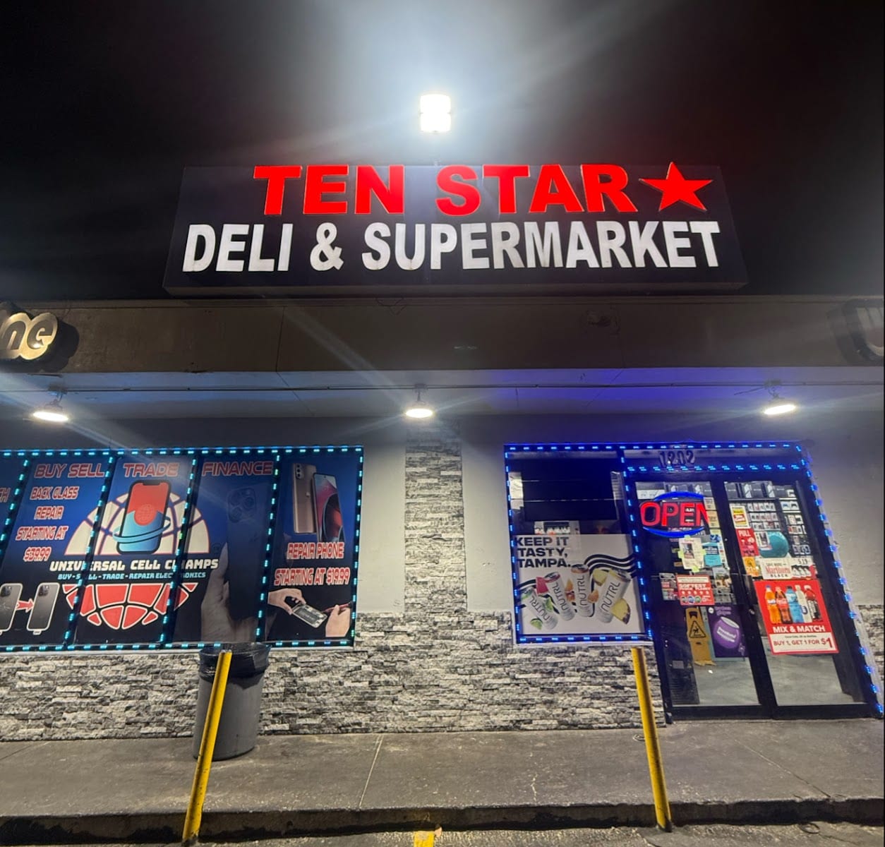 Ten Star Deli Smoke & Phone Stop, photo 2