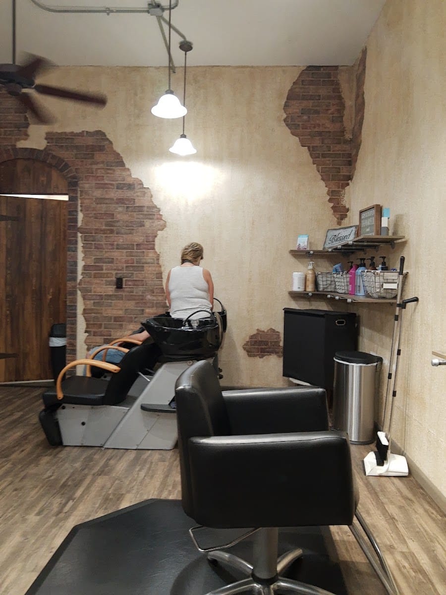 Shaggy Chic Hair Studio, photo 3