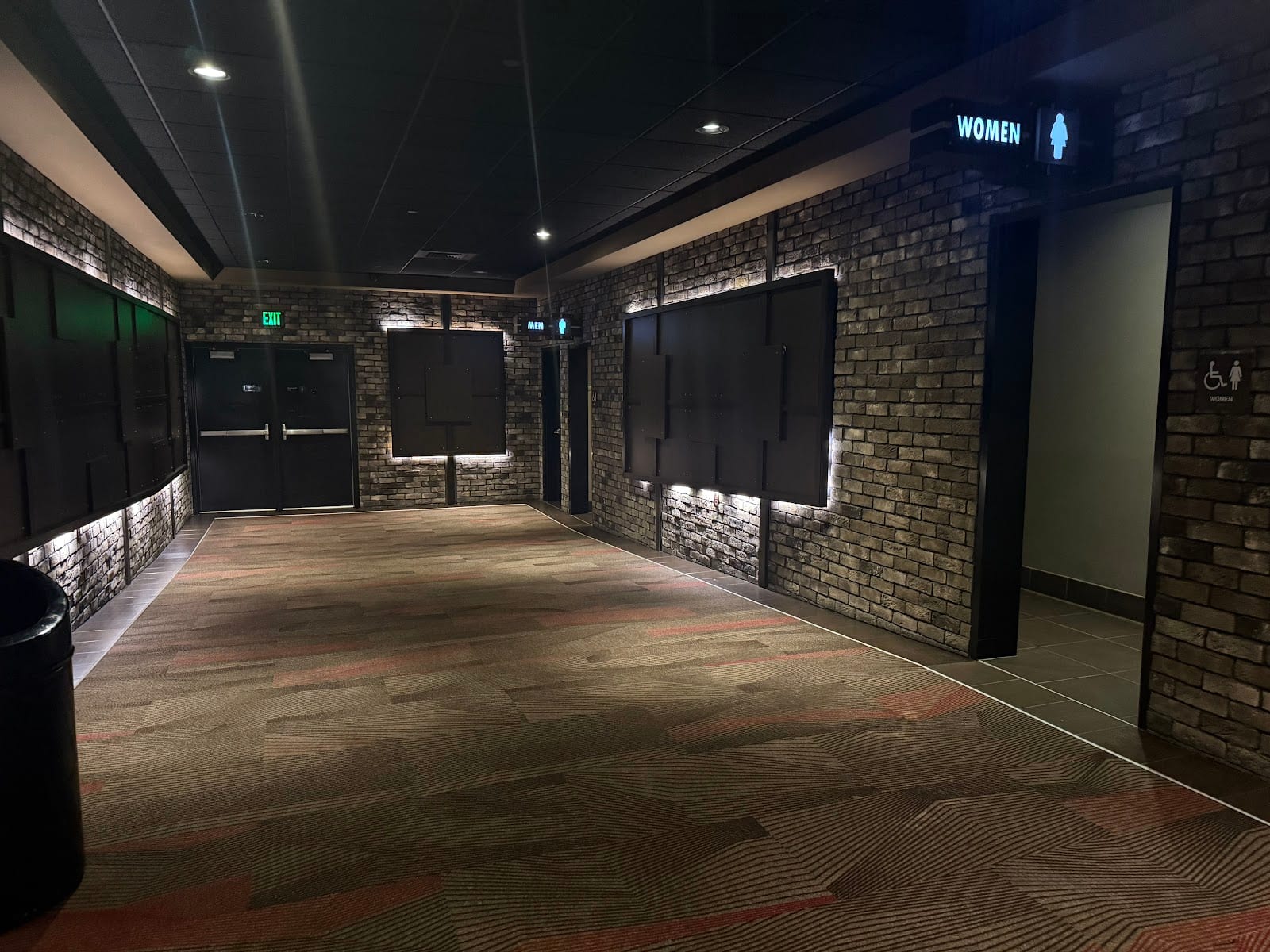 VIP Entertainment - Peninsula Town Center