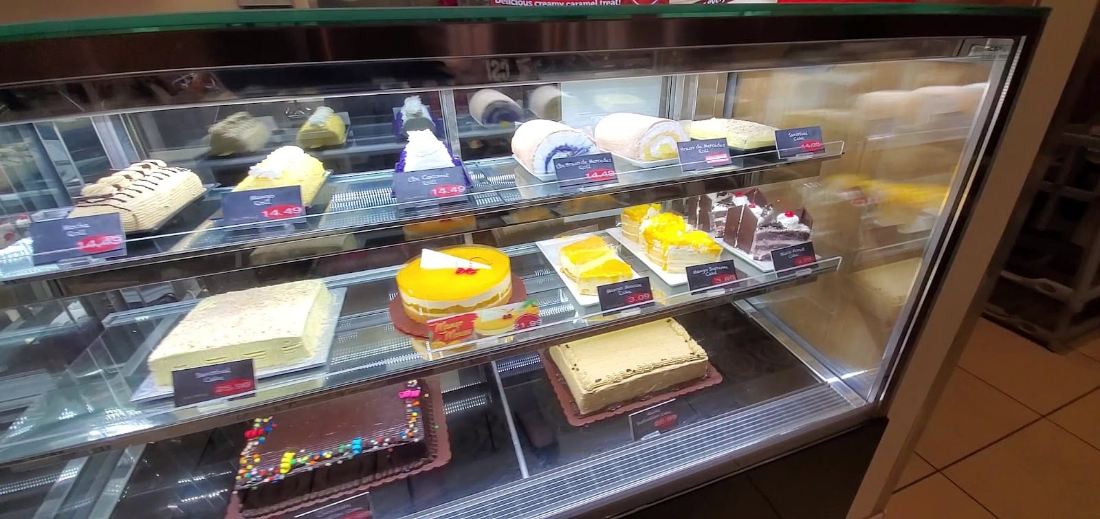 Red Ribbon Bakeshop, photo 2