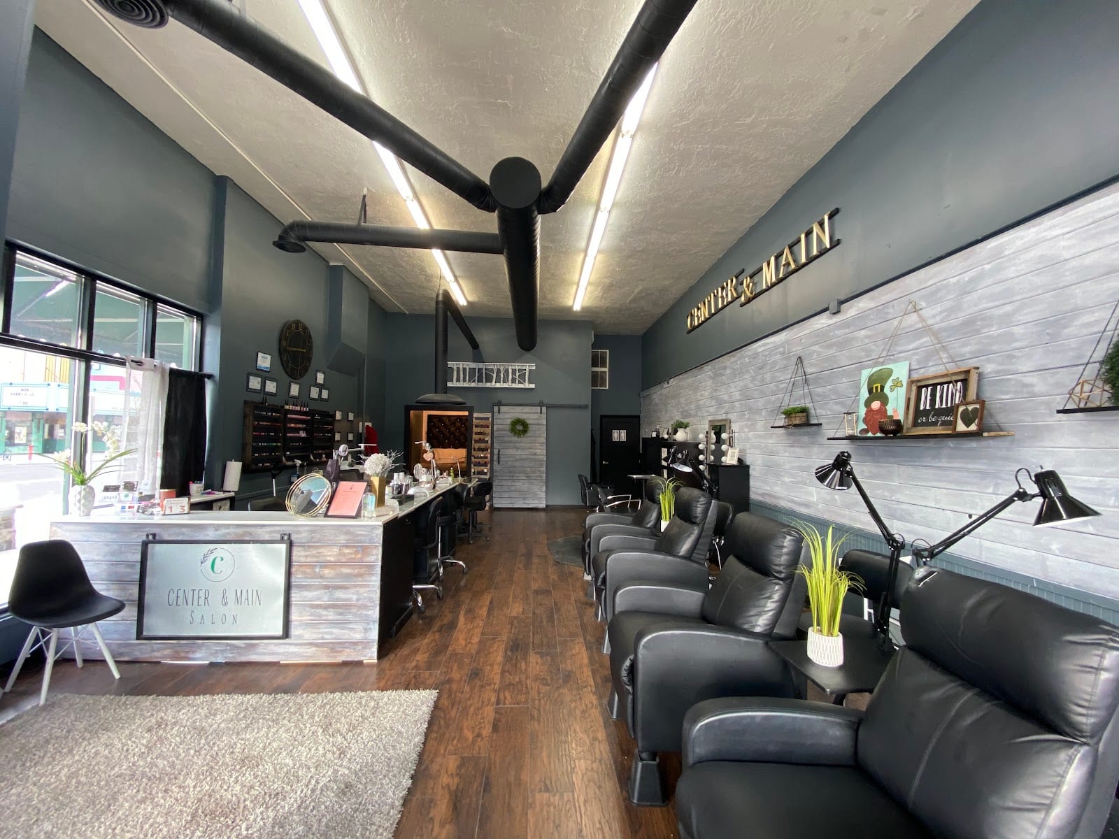 Center And Main Salon, photo 4