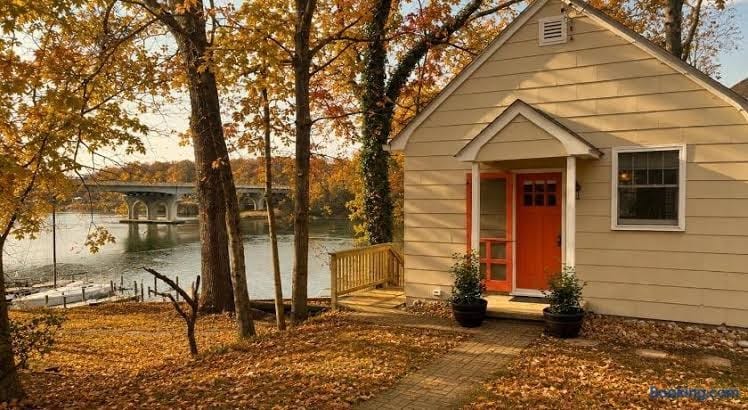 Pet Friendly | Park Free & Walk to USNA Stadium
