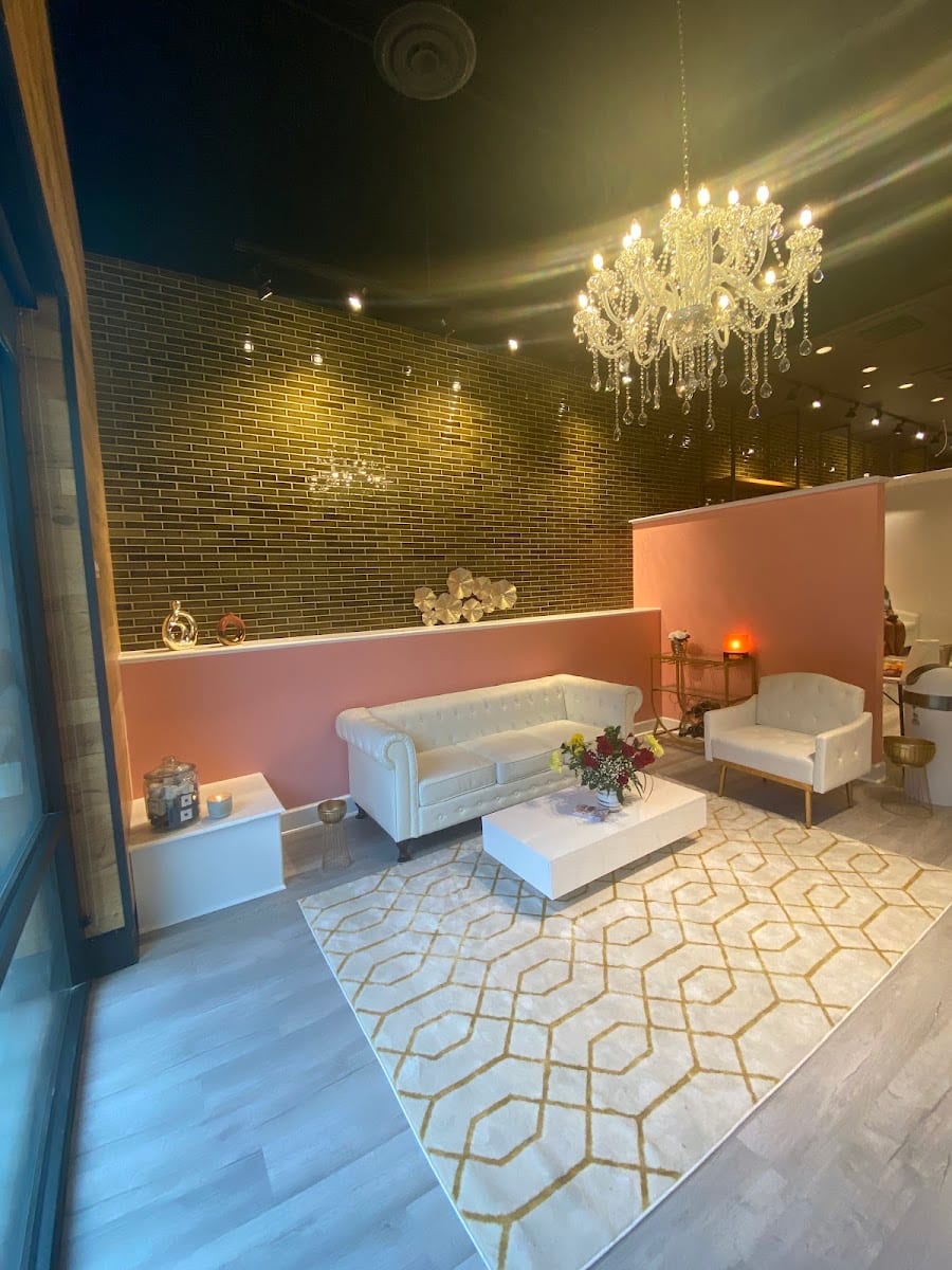 Usha's Salon - Outlets of Little Rock