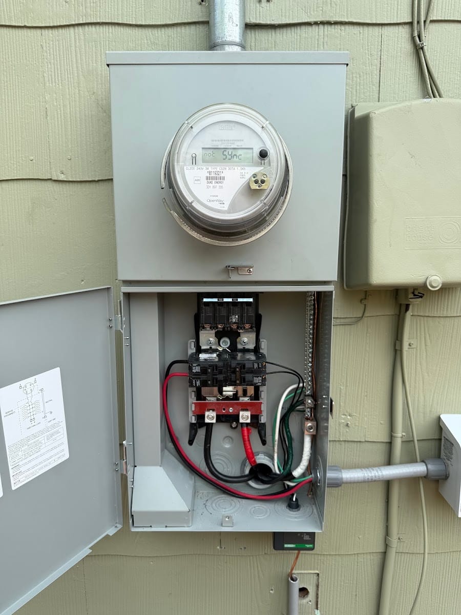 Honest Hanks Electrician, photo 3
