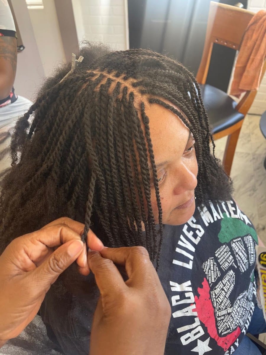 1007 Braids & Styles, photo 3