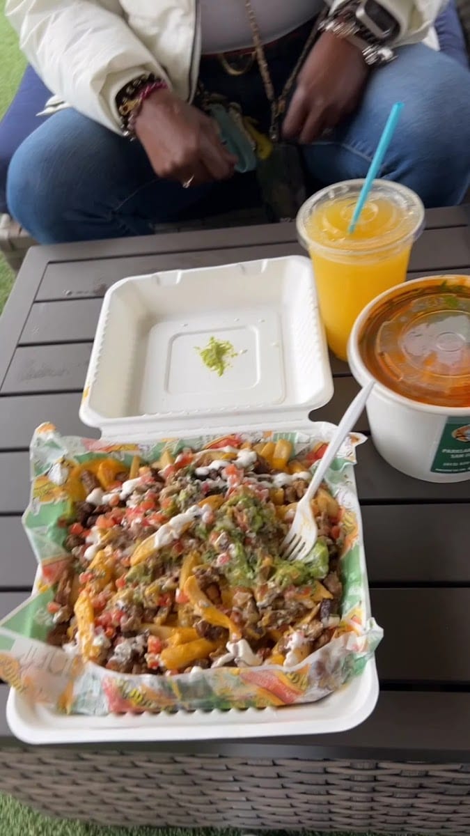 Domingo's International Kitchen and fusion, photo 3