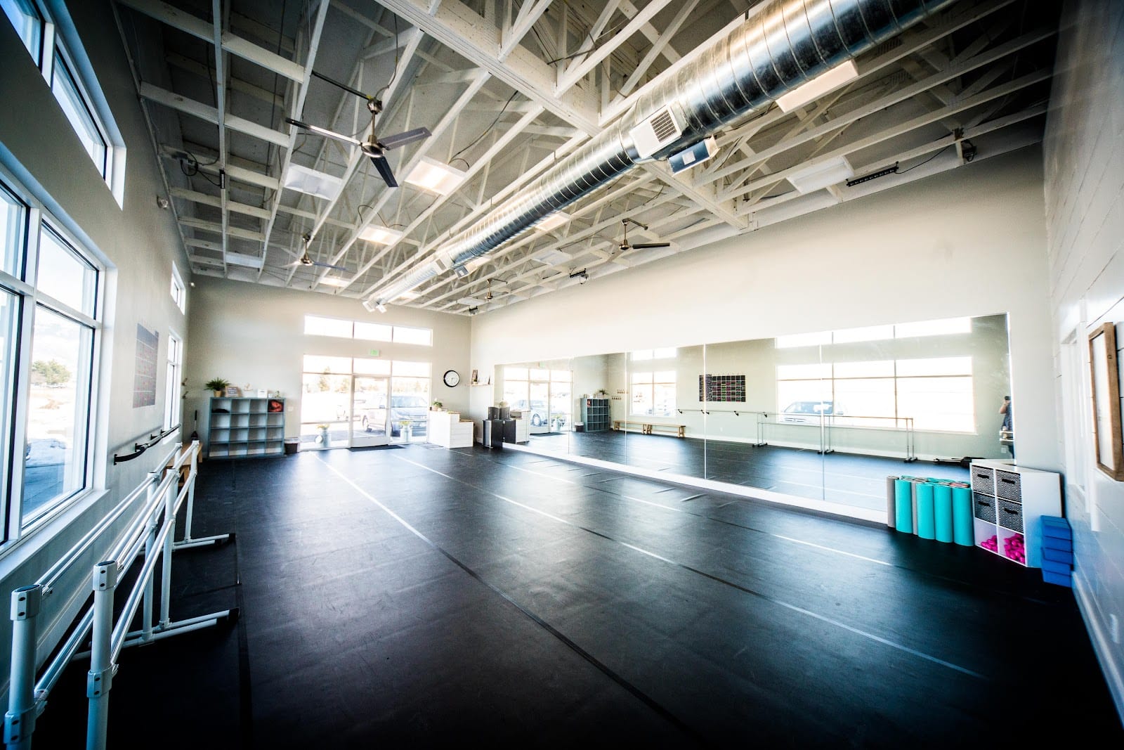 The Studio Fit - Logan