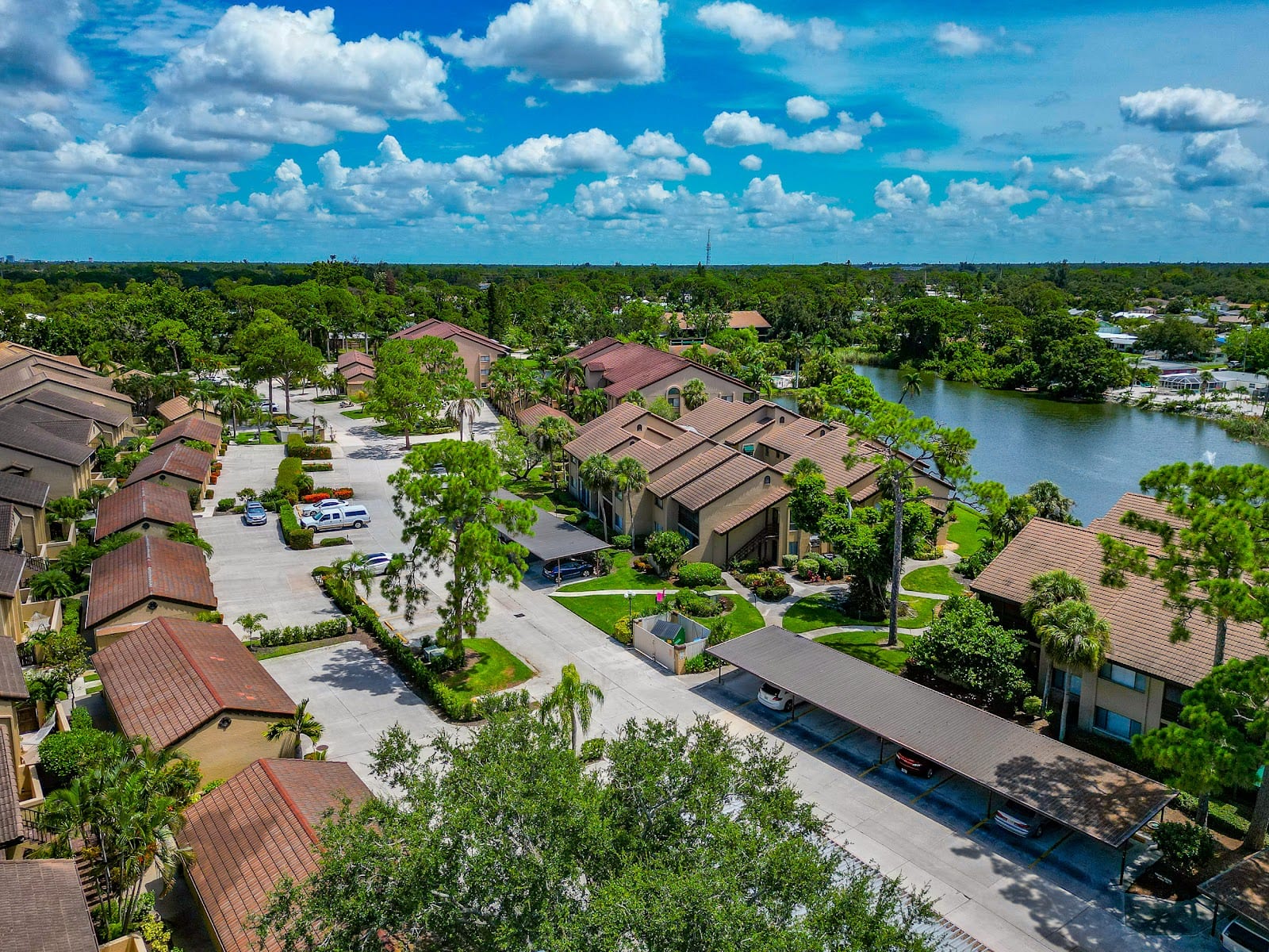 Ashton Lakes Community