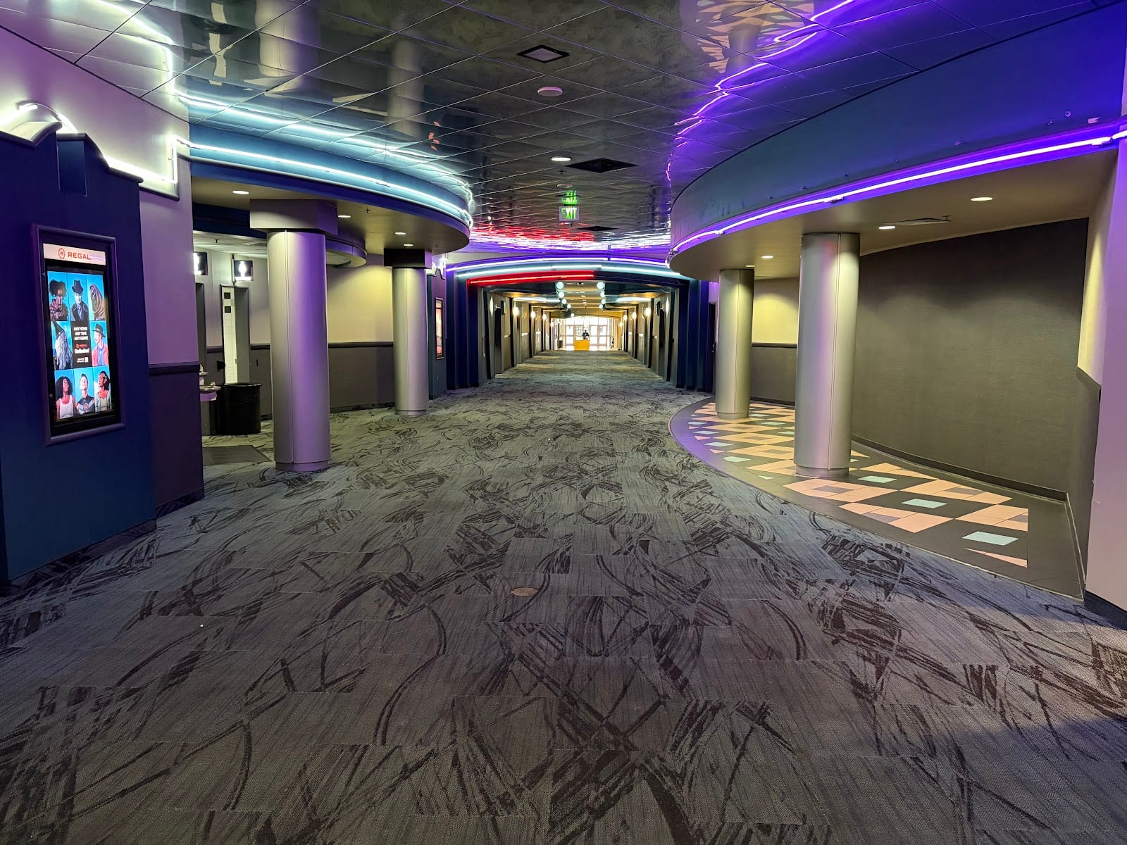 Regal Hollywood - Sarasota