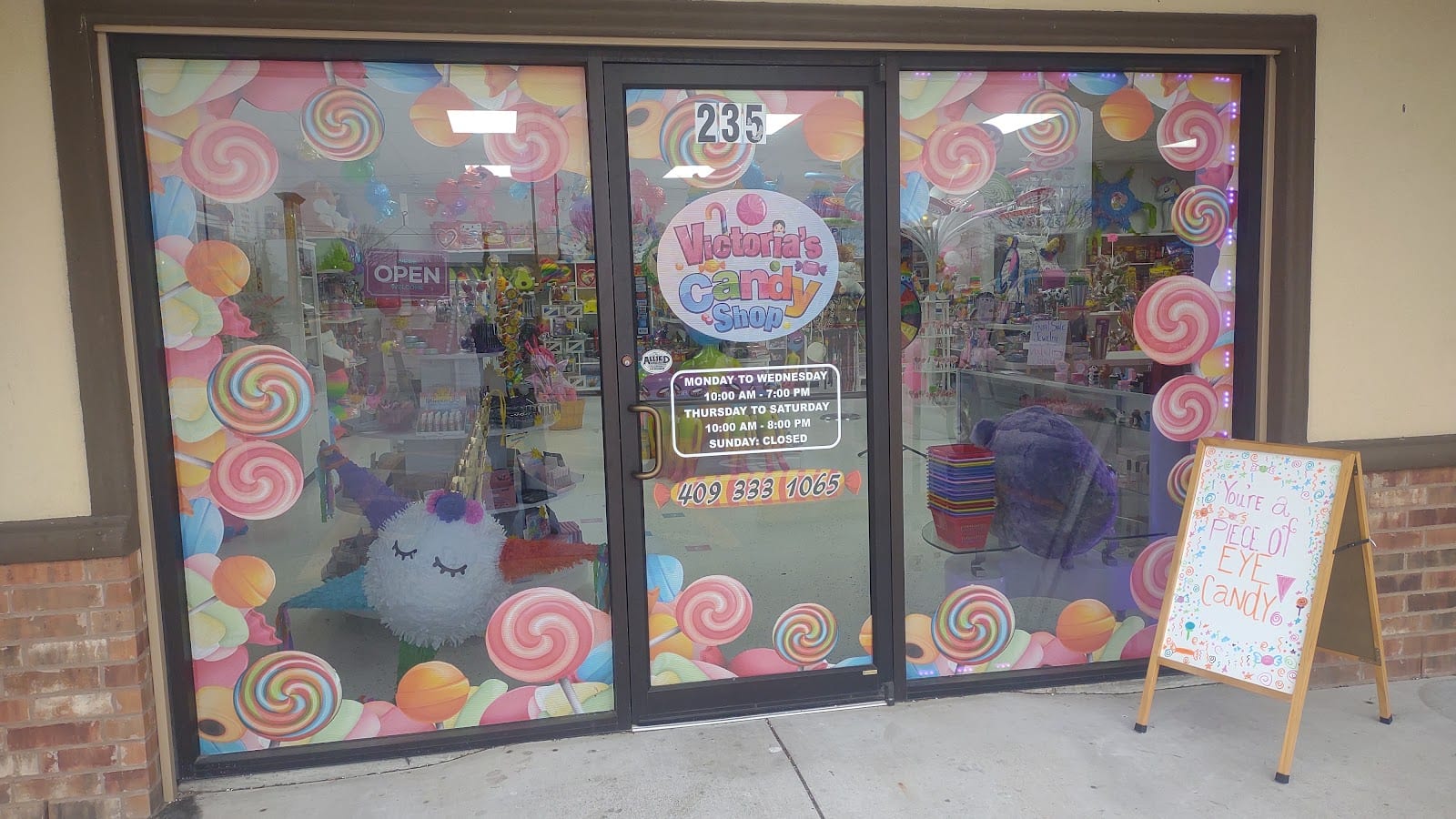 VICTORIA'S CANDY SHOP, photo 2