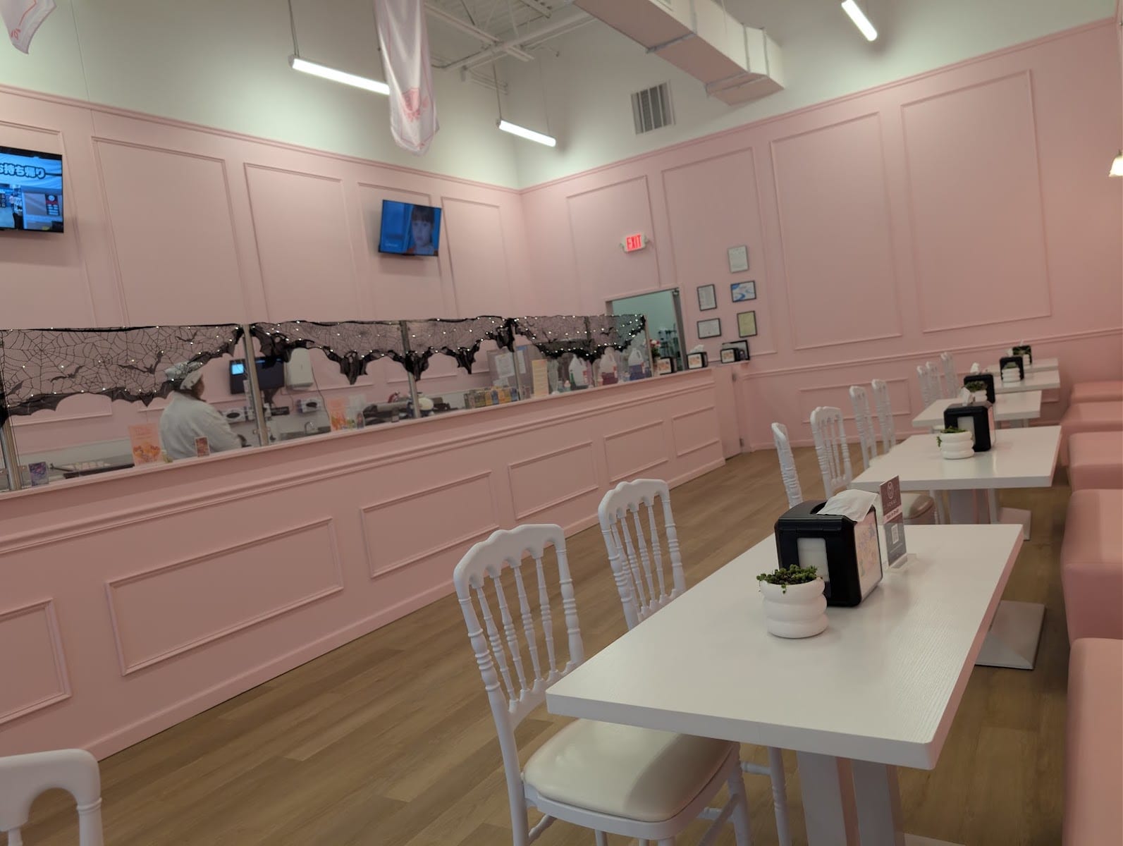 Wand & Whisk Café