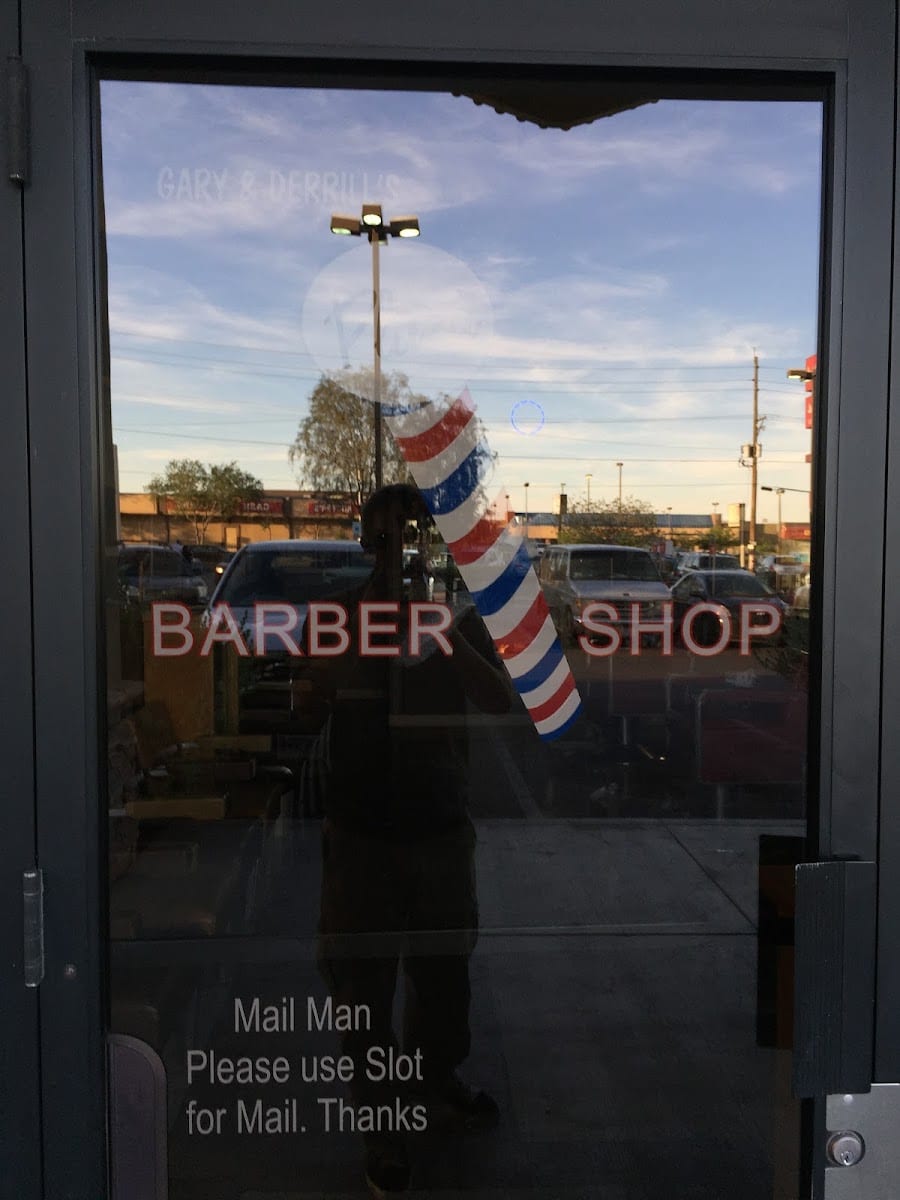 Gary & Derrill's Plaza Barber